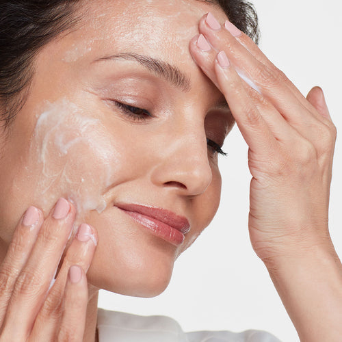 Illustratie bij voordelen van Exfoliating Cleanser