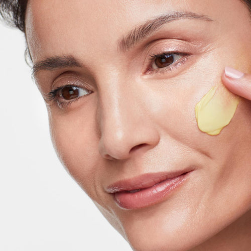 Toepassing van Nimni Face Cream op de huid