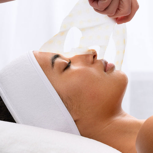 Toepassing van Firming Vitamin C Mask op de huid