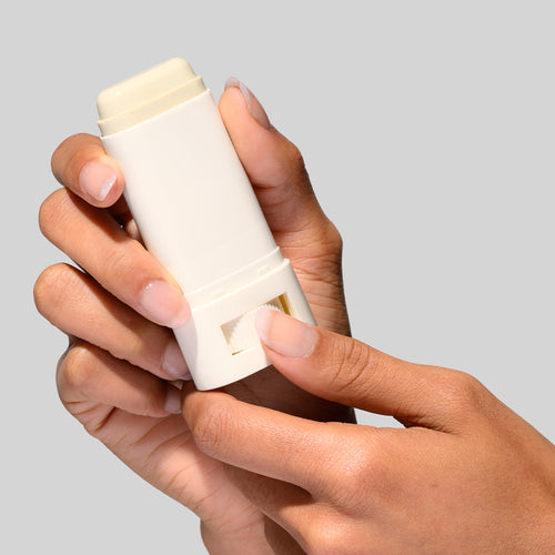 Toepassing van Sun Slick SPF 50 op de huid