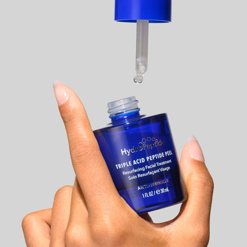 Toepassing van Travel-size Triple Acid Peptide Peel op de huid