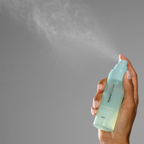 Toepassing van HydraFlora Mist op de huid